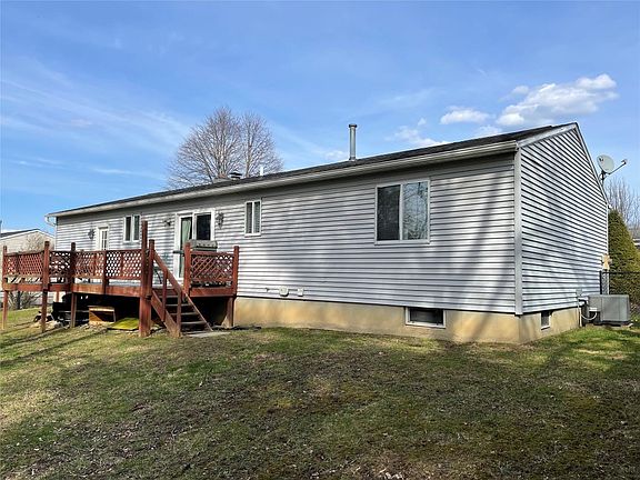 4th image of 15 Jennifer Ln