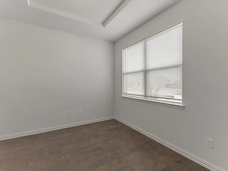 1600 Lake Grove Dr — Photo 10
