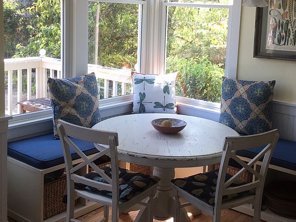 Breakfast nook