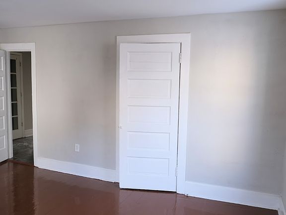 3rd image of 41 Sylvia Ave Floor 2