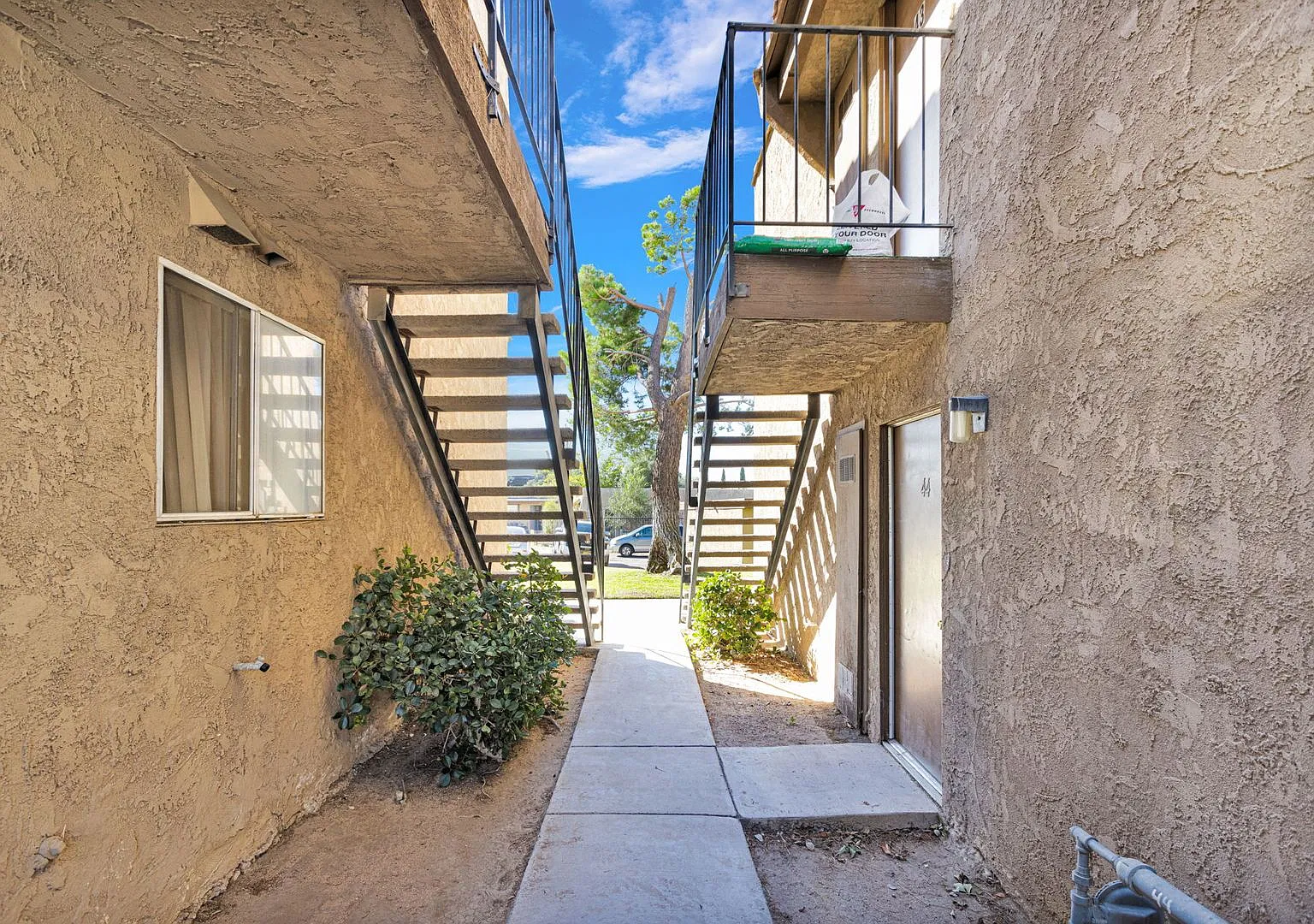 14370 La Paz Dr — Photo 2