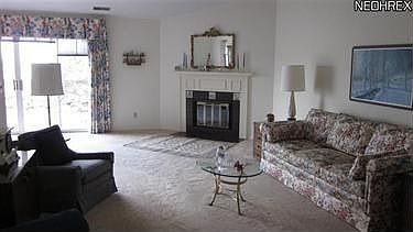 5th image of 913 Knollcrest Ct