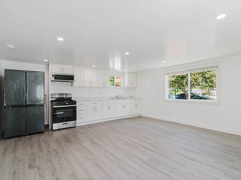 15526 Donmetz St — Photo 8