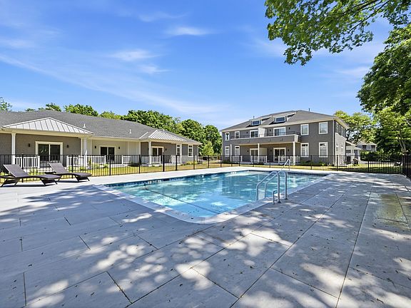 3rd image of 19 Montauk Hwy #7