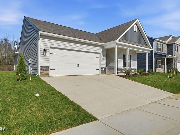2nd image of 682 Saint Andrews Dr