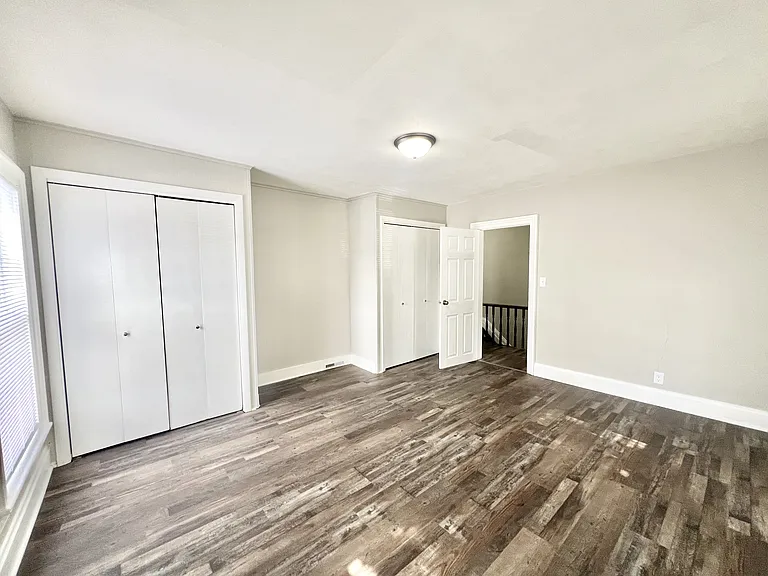 921 W Grand Ave — Photo 3