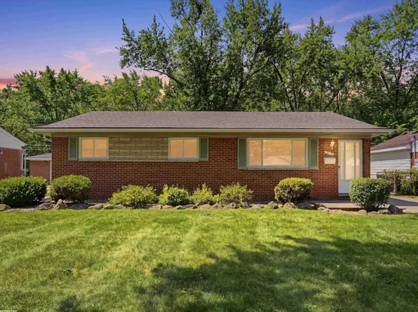 10994 Lesure Dr, Sterling Heights, MI 48312