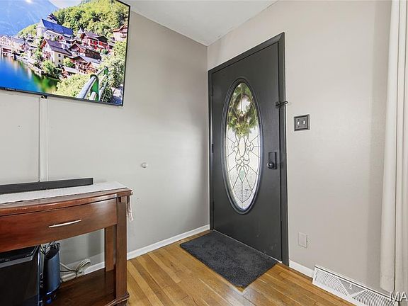 4th image of 6118 Queens Ct