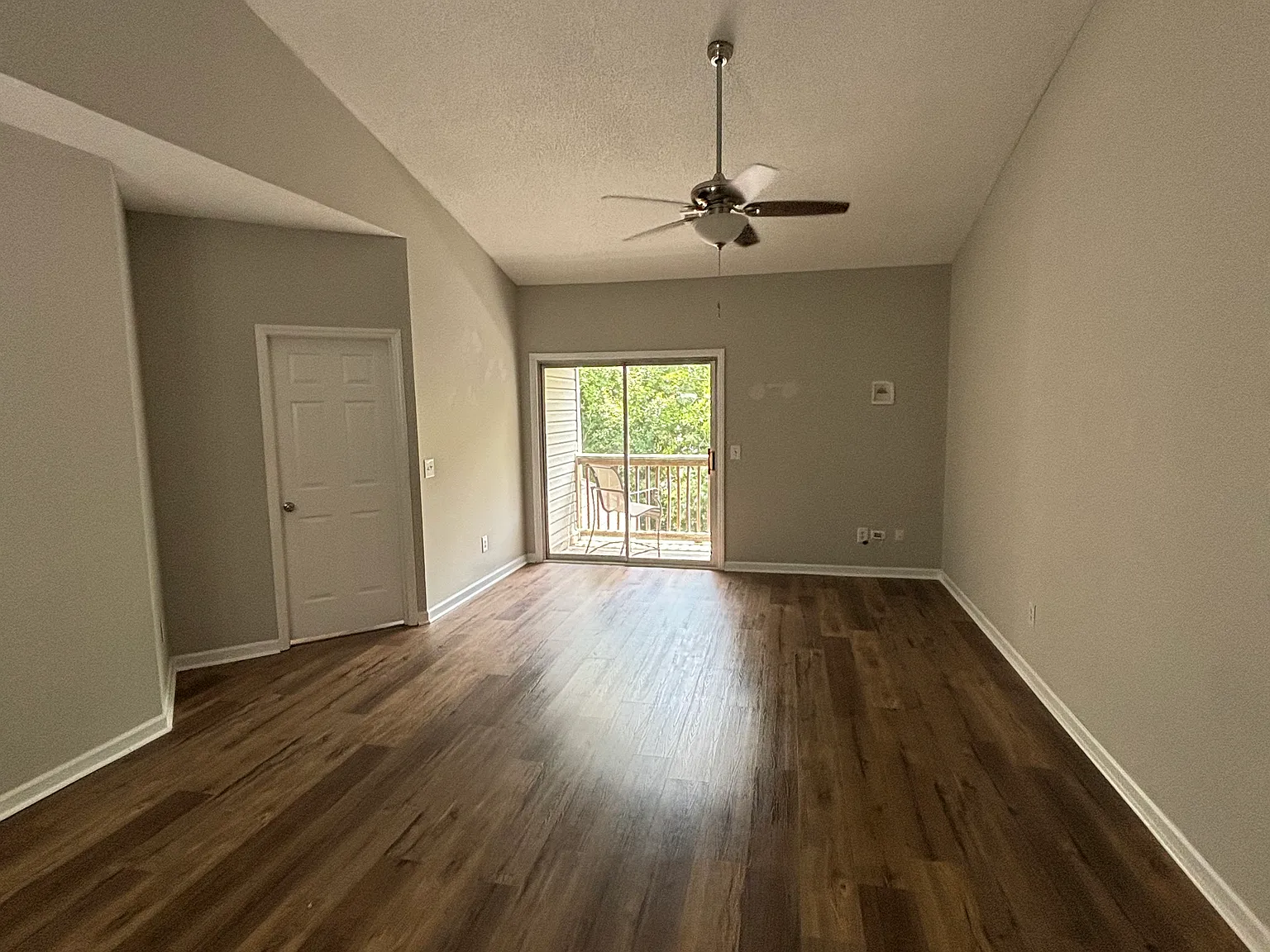 731 Bragg Dr — Photo 1