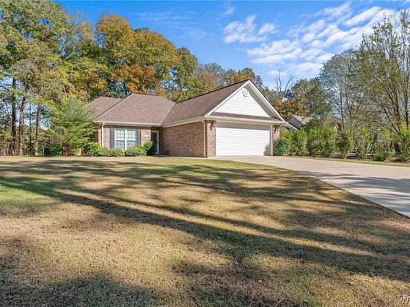 13560 Country Club Dr, Northport, AL 35475