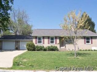 2 Crampton Rd, Jacksonville, IL 62650