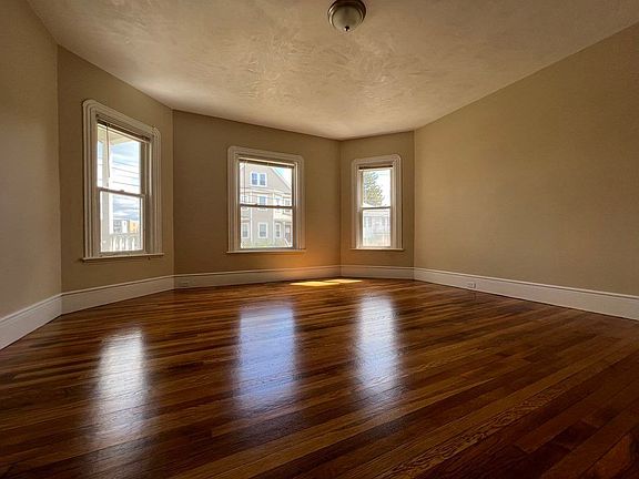 4th image of 53 Holmes St #53