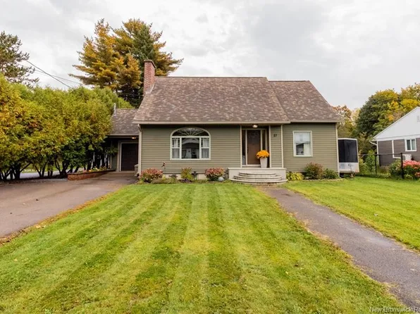 27 Stewart Ave, Sussex, NB E4E 2E7