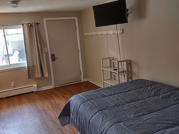 4th image of 242 Commercial St #11377578
