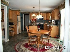 5th image of 7 Oakwood Dr