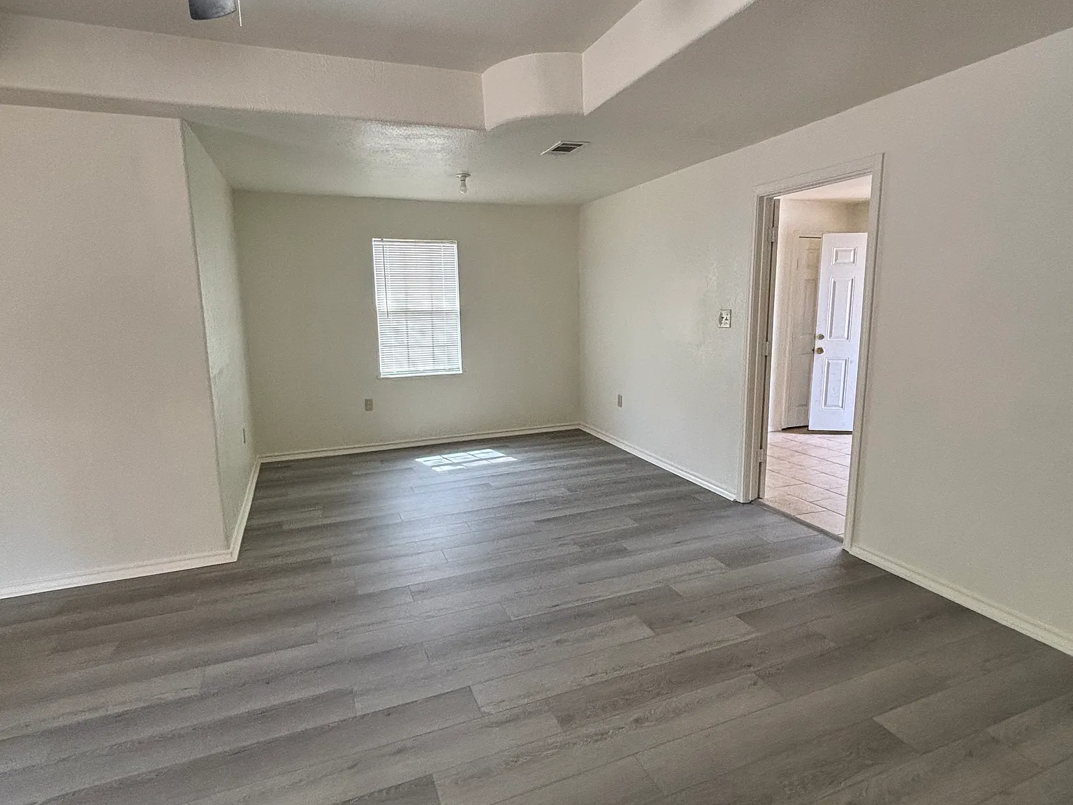 3 bed, 1068 sqft, $1,800 — Photo 4