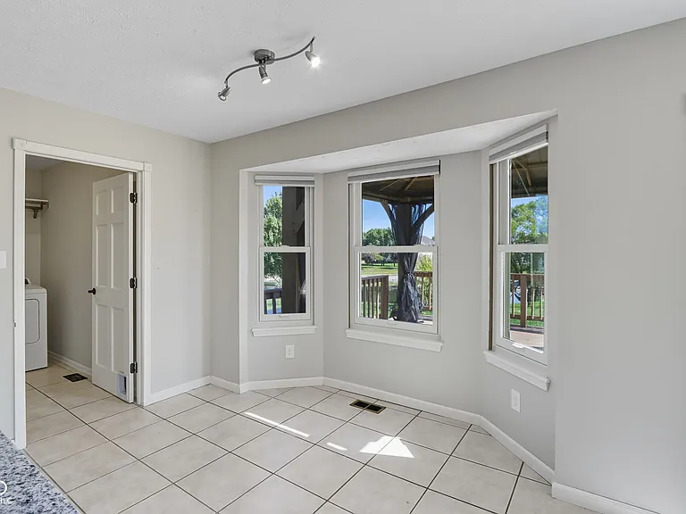 7975 Meadow Bend Cir — Photo 20