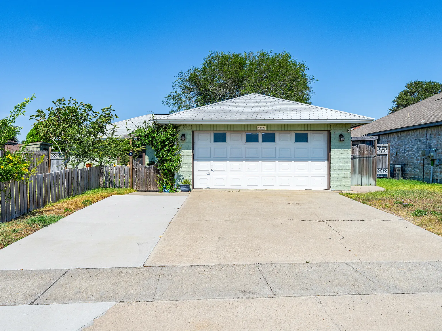 3 bed, 1198 sqft, $1,850 — Photo 2