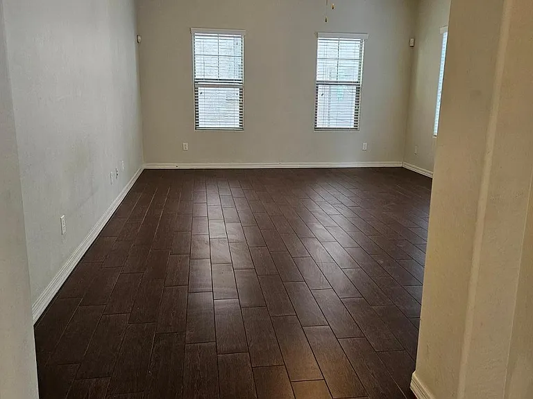 2204 W Le Marche Ave — Photo 31