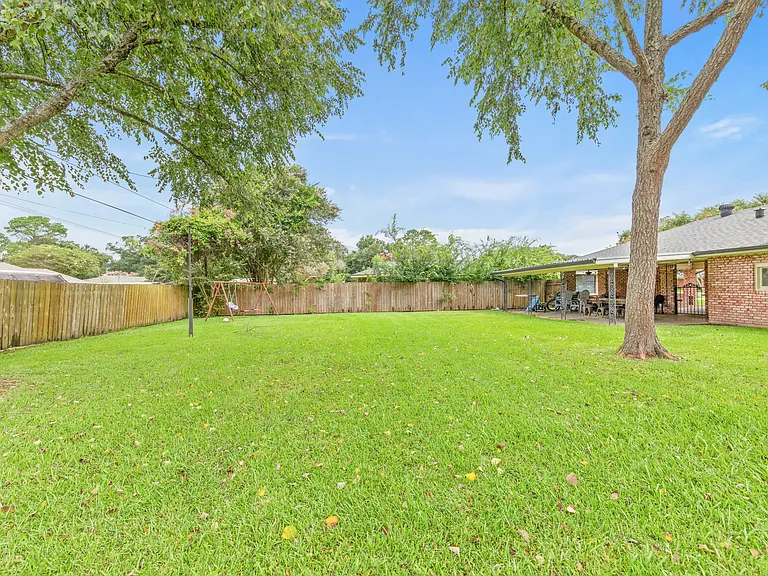 308 Brentwood Blvd — Photo 3