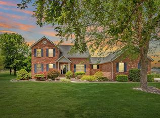 5 Lake Montagu Estates Dr, Troy, IL 62294