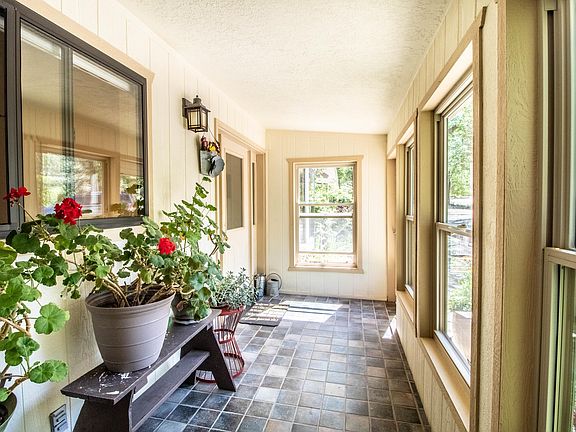 5th image of 921 Deer Trail St