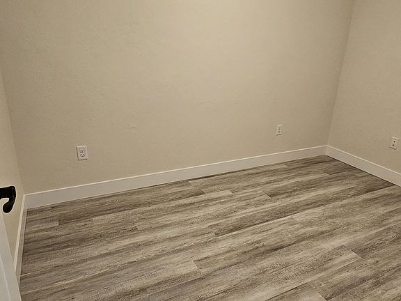 5th image of 2461 Park Vista St #A
