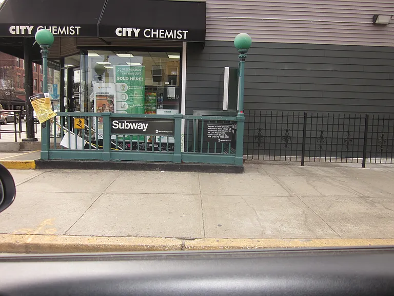 140 Richardson St #2-R — Photo 12