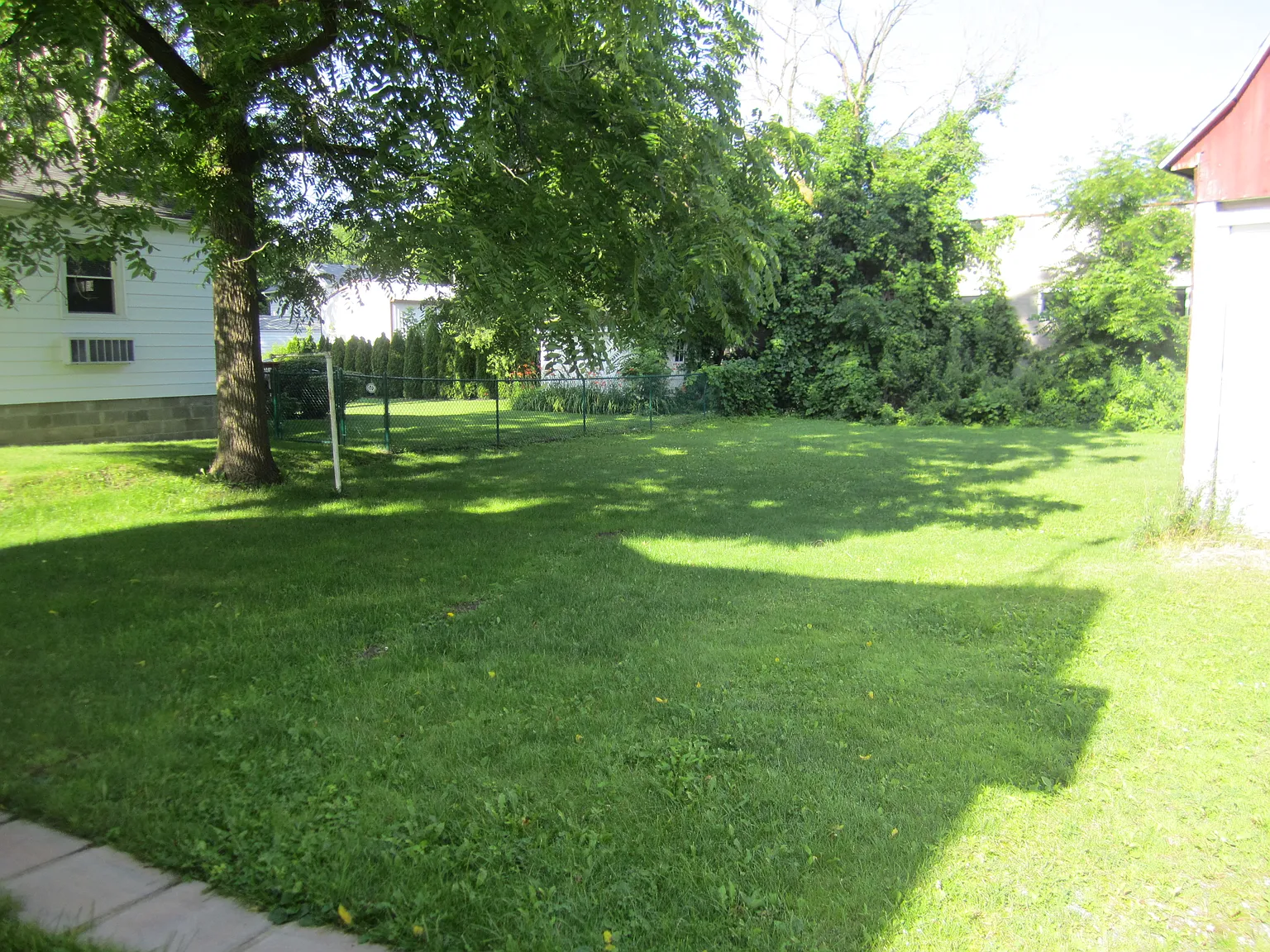 2 bed, 1.5 bath, 1089 sqft, $1,300 — Photo 2