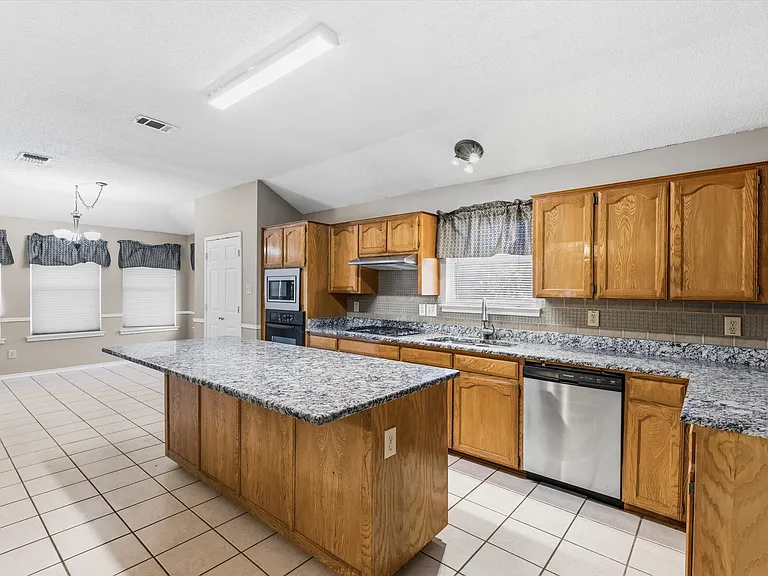 5106 Lee Hutson Ln — Photo 7