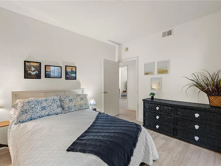 9050 Las Maderas Dr #101 — Photo 11