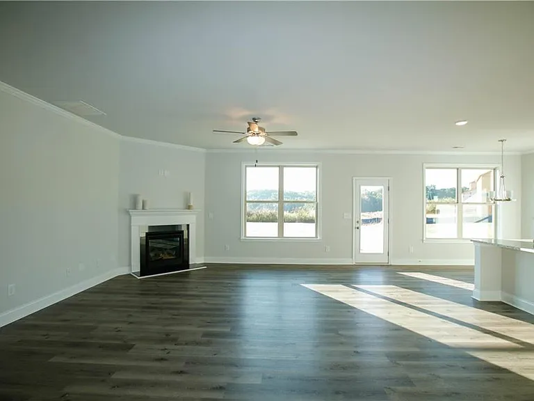 452 Hellen Valley Dr — Photo 3