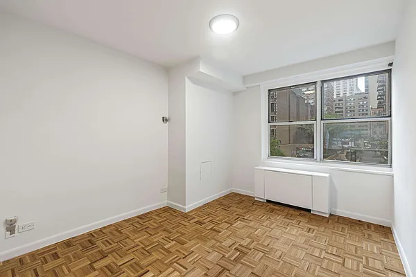 Rented by Avenues Real Estate | media 18