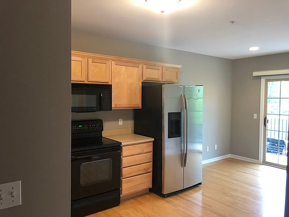 2nd image of 470 Village Ln Building 4-1
