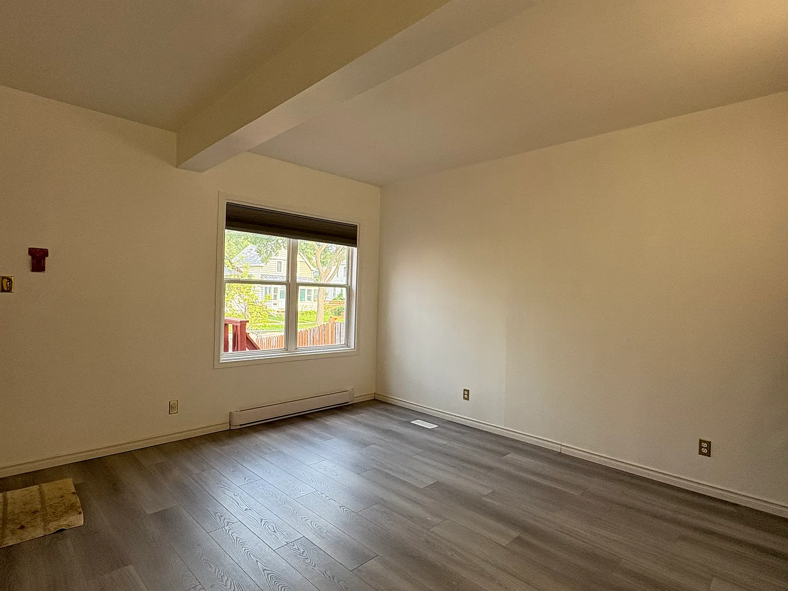 890 Home Street - A (main floor) — Photo 4