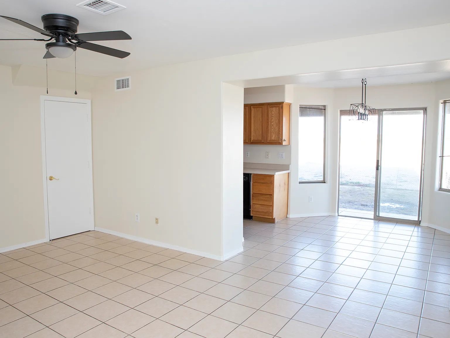 3 bed, 1200 sqft, $1,350 — Photo 2