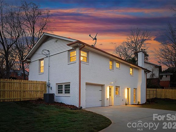 4th image of 2333 Wensley Dr