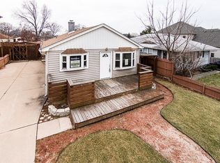 586 W Babcock Ave, Elmhurst, IL 60126