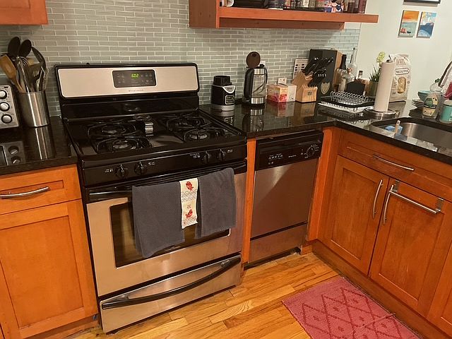 1st image of 688 Sackett St APT 3R