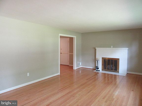 5th image of 6016 Mayfair Ln