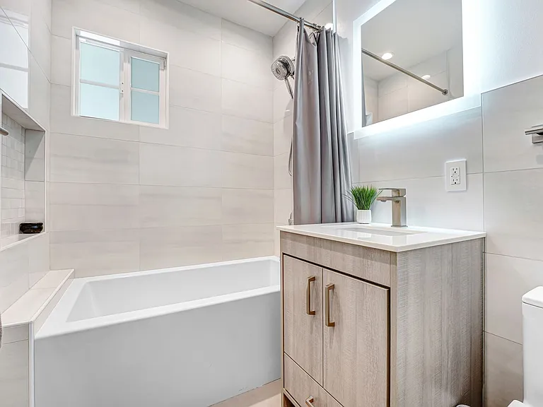 7741 Variel Ave — Photo 7