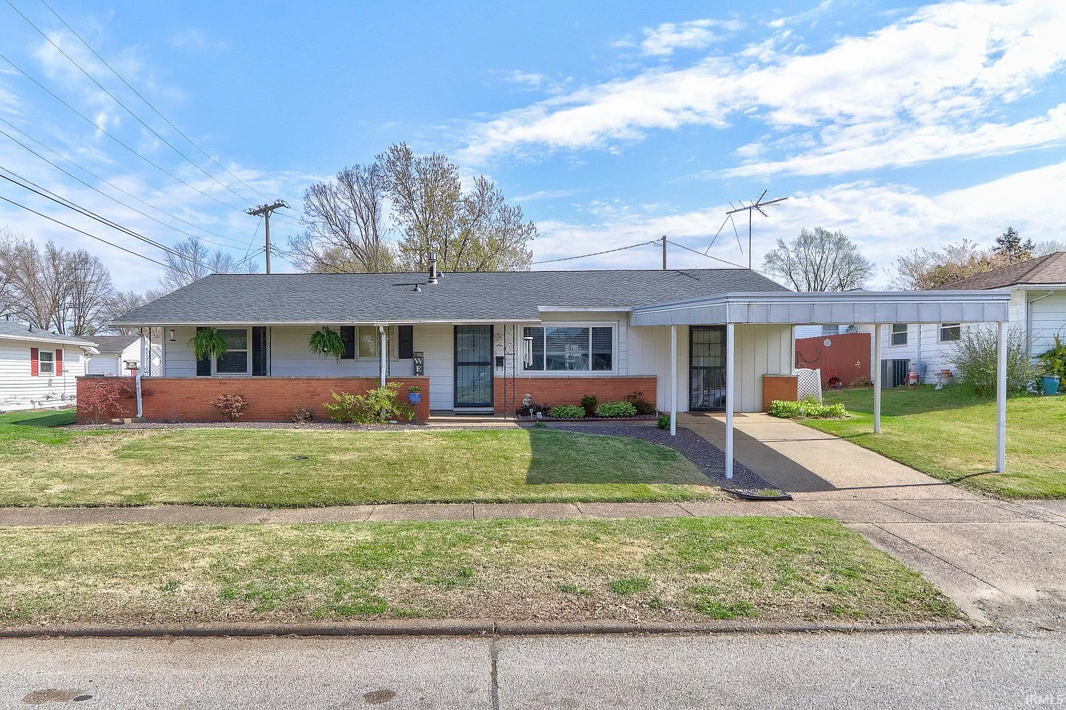 607 N Park Dr photo 1