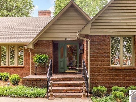 3rd image of 203 Golf Club Ln