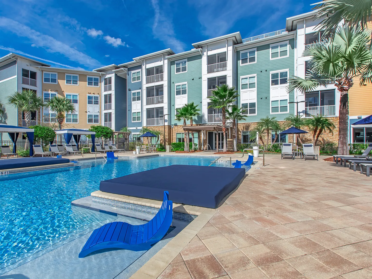 Sola South Lux Apartments — Photo 4
