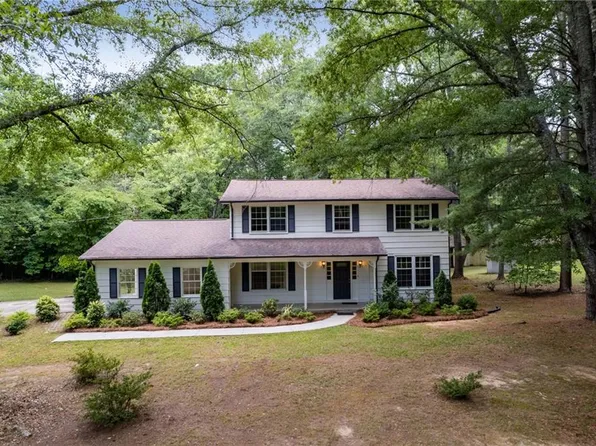 190 River Valley Dr, Carrollton, GA 30117
