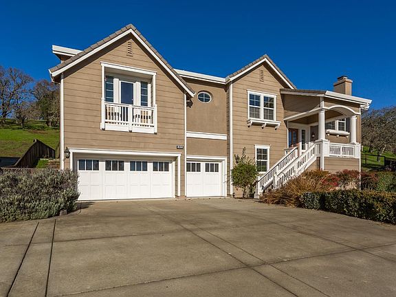 4th image of 858 Bridle Ridge Drive