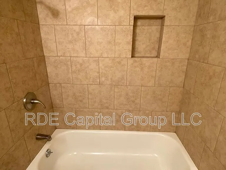 434 NW 23rd St — Photo 5