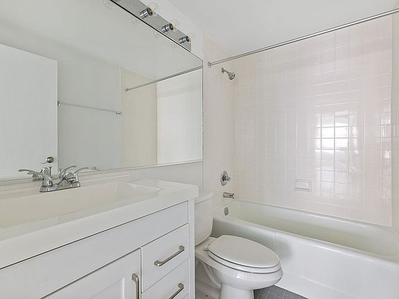 5th image of 600 Columbus Ave APT 13R