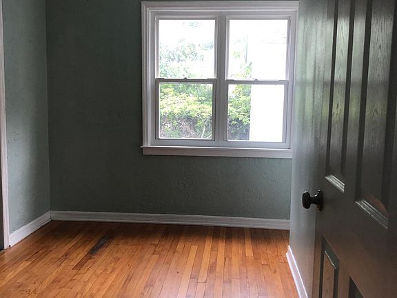 5th image of 428 S Primrose Dr
