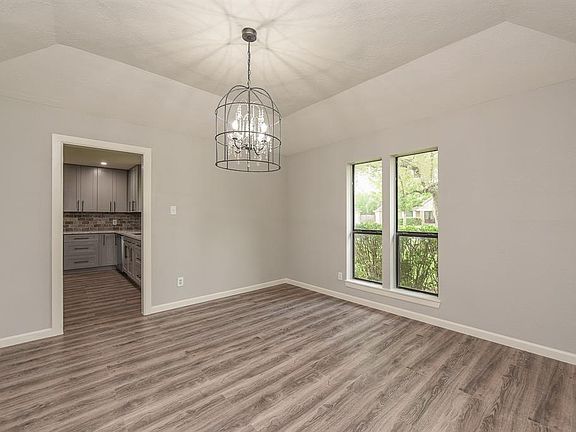 5th image of 2318 Acacia St